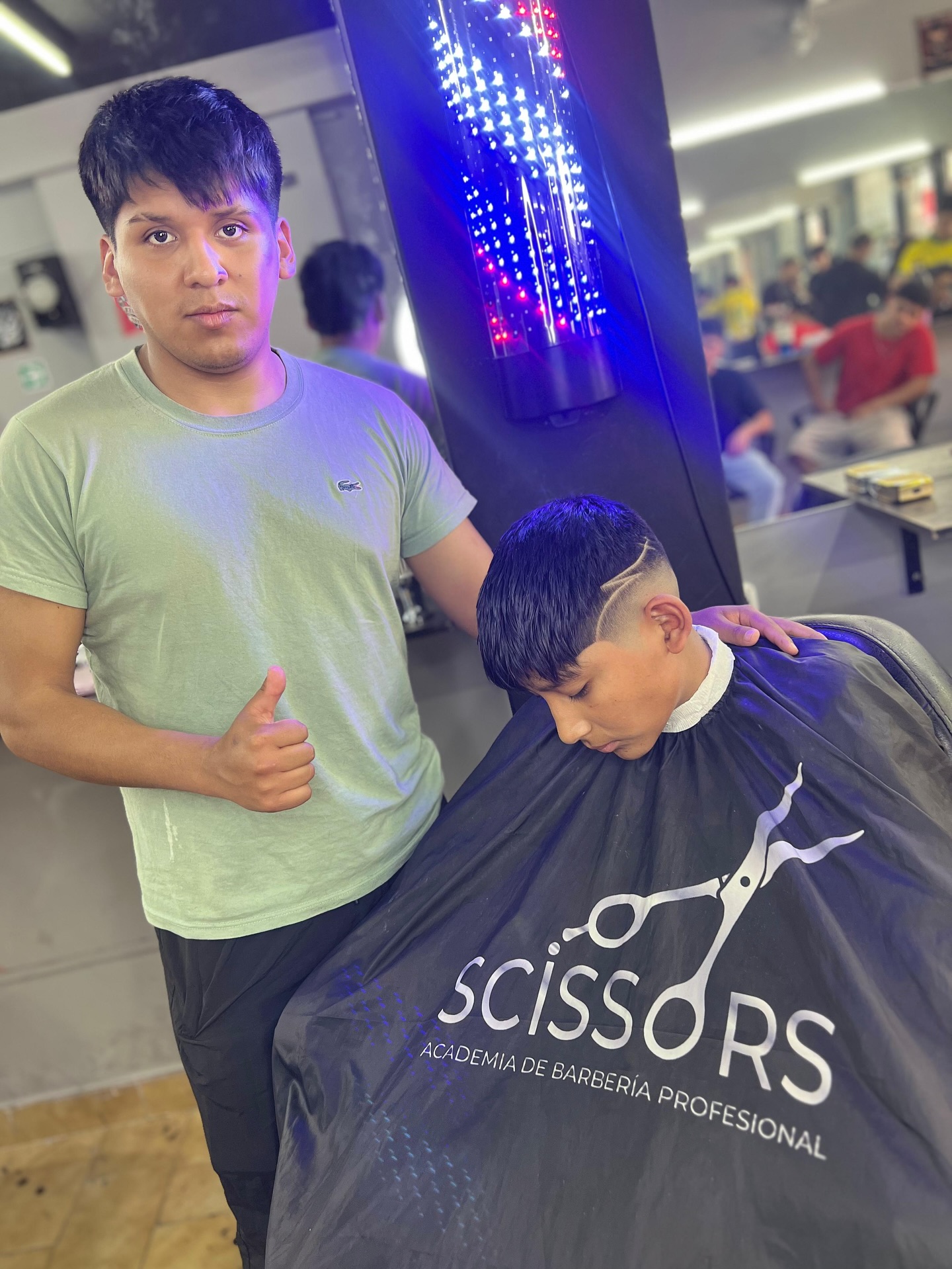 Academia De Barberia Scissors Facebook ad: 𝗧𝗲 𝗴𝘂𝘀𝘁𝗮𝗿𝗶́𝗮 𝗰𝗮𝗽𝗮𝗰𝗶𝘁𝗮𝗿𝘁𝗲 𝗲𝗻…