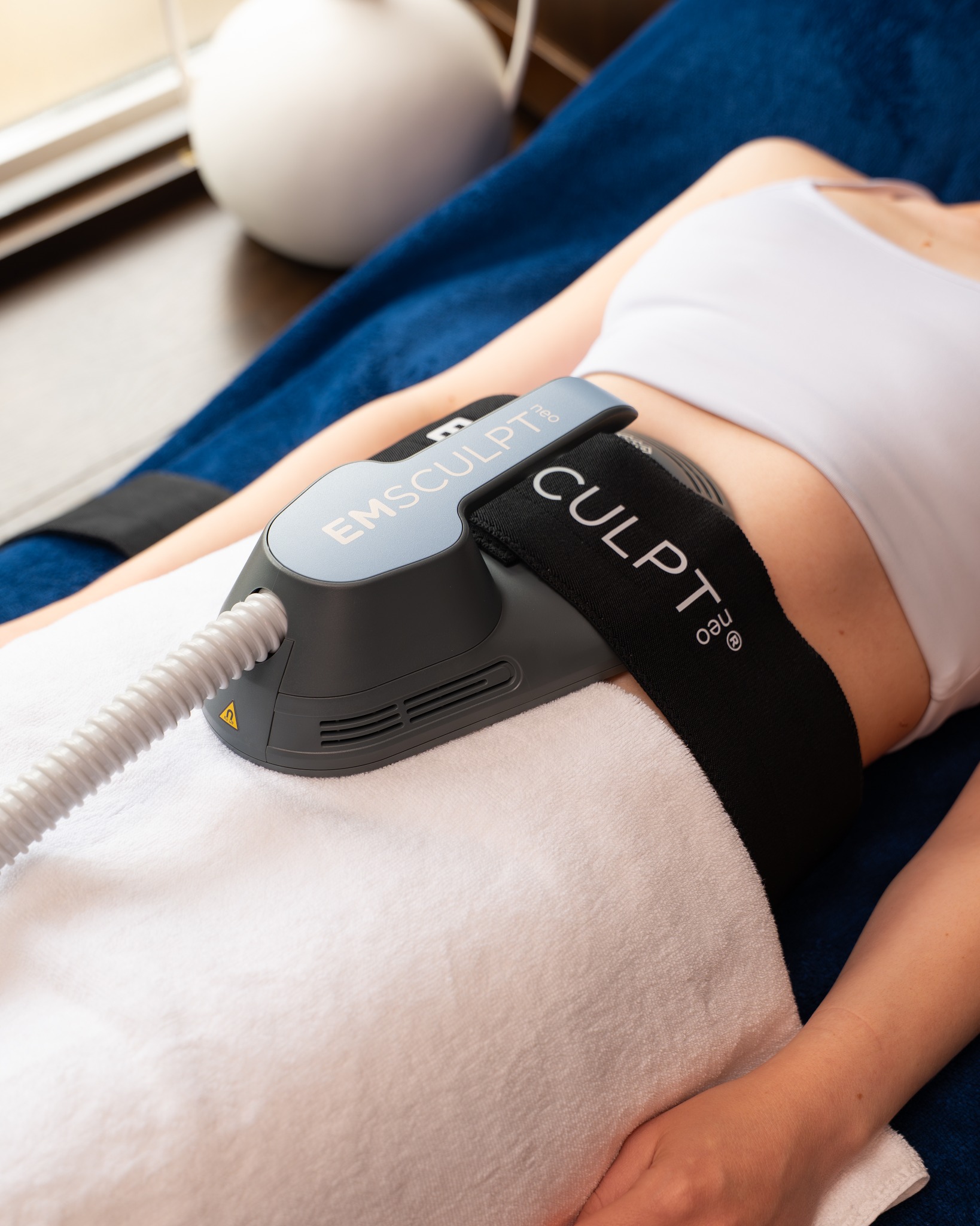 CryoClinic Facebook ad: Sculpt & Strengthen - No Sweat or Surgery!