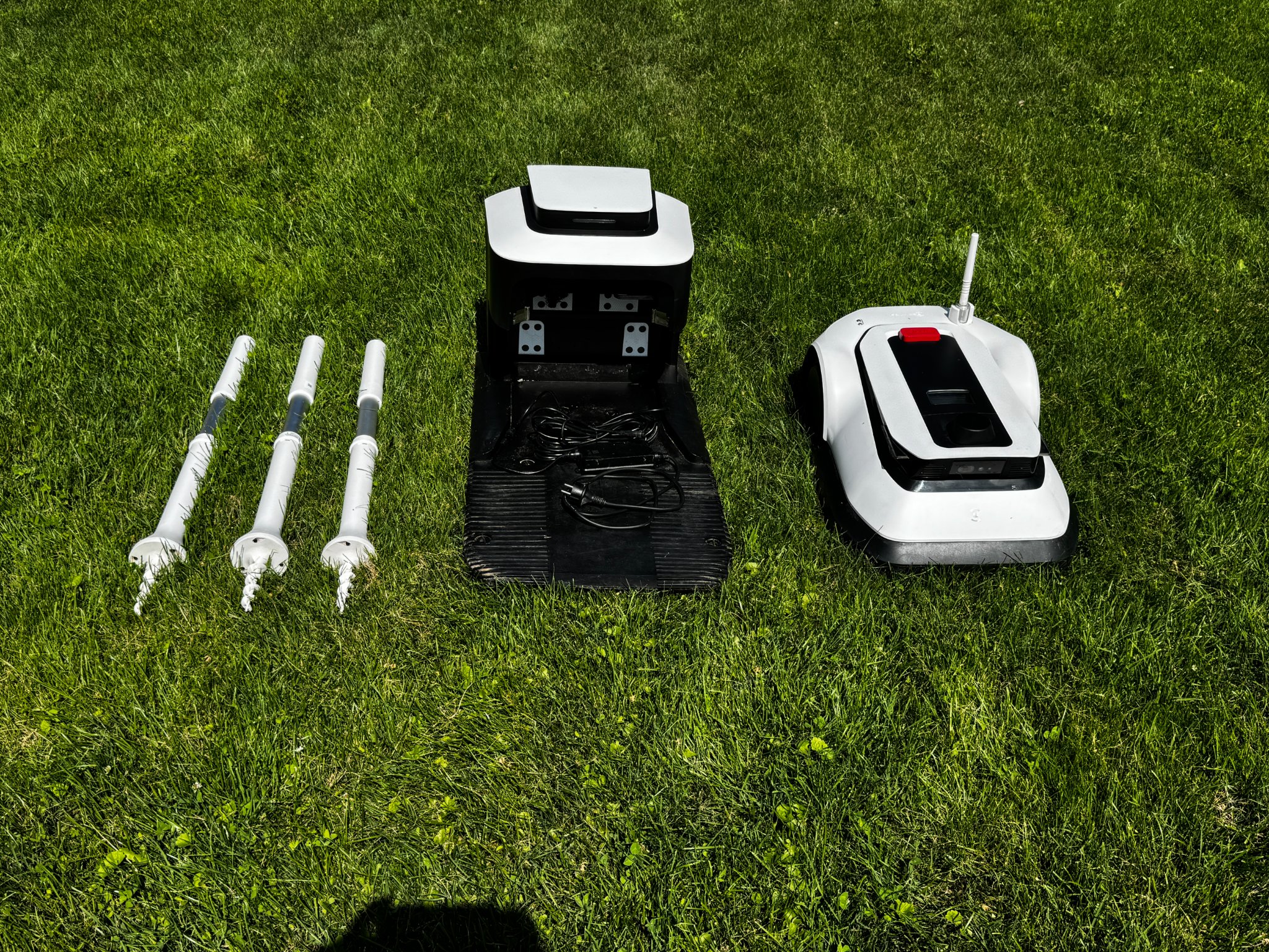 Bernadett Bíró Facebook ad: Ecovacs GOAT G1-1600 robotfűnyíró, 3 jeladóval