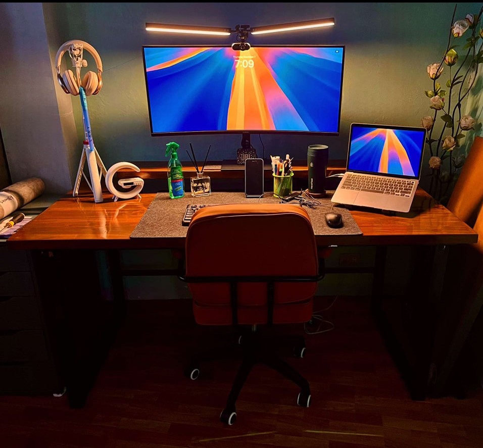 RTWorX Facebook ad: SOLID WOOD COMPUTER TABLE FOR SALE