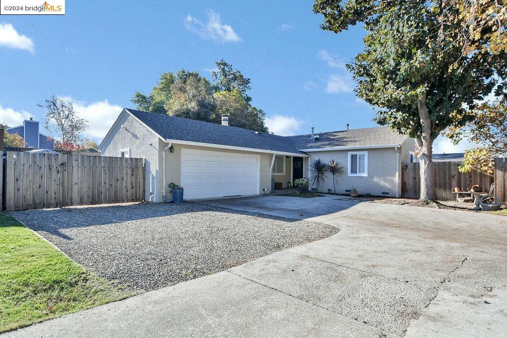 Monday Team Agents Facebook ad: Discover Your Dream Home!