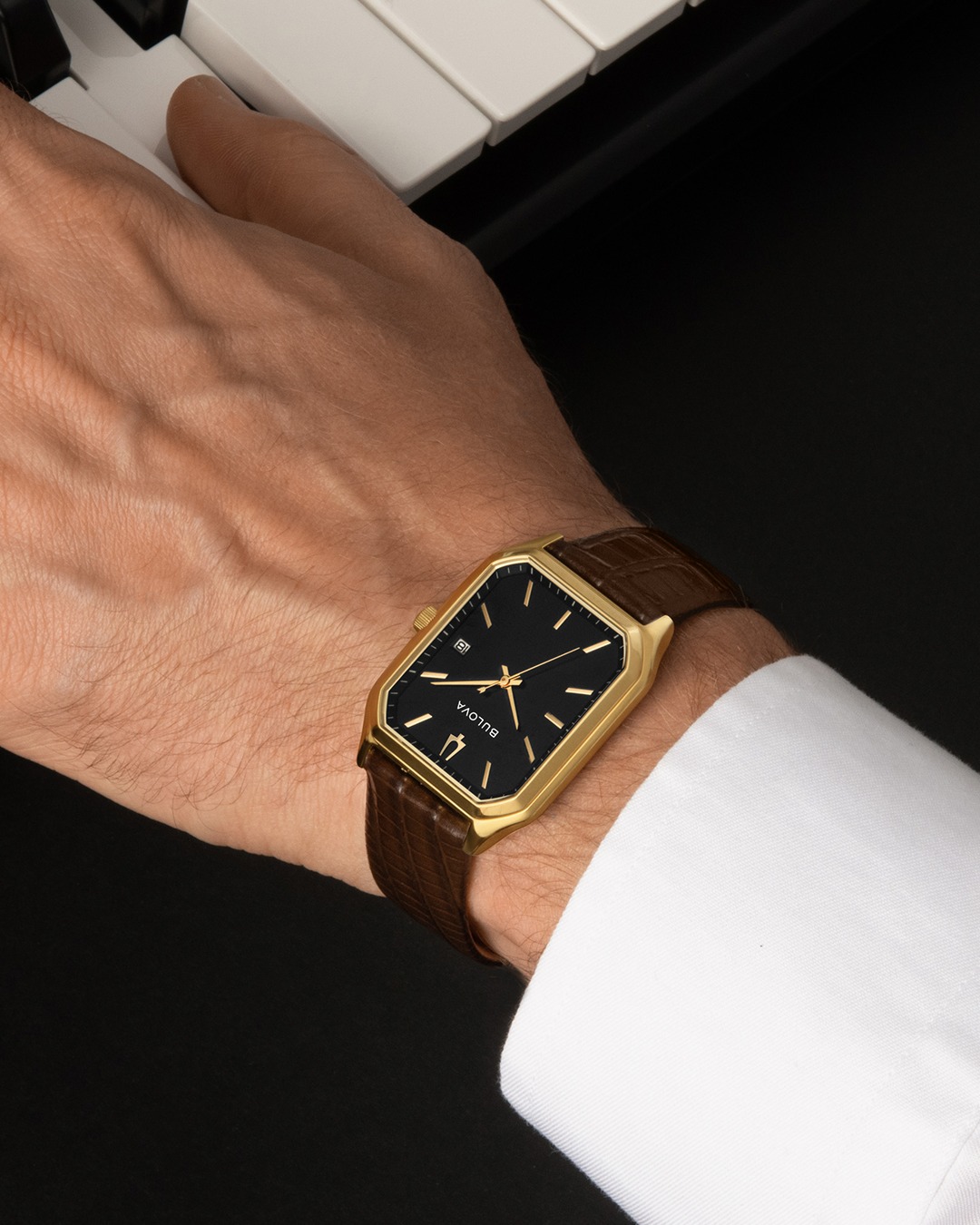 Bulova Deutschland Facebook ad: Herrenuhr Leder schwarz Ø 32 mm 97B235 online bestellen