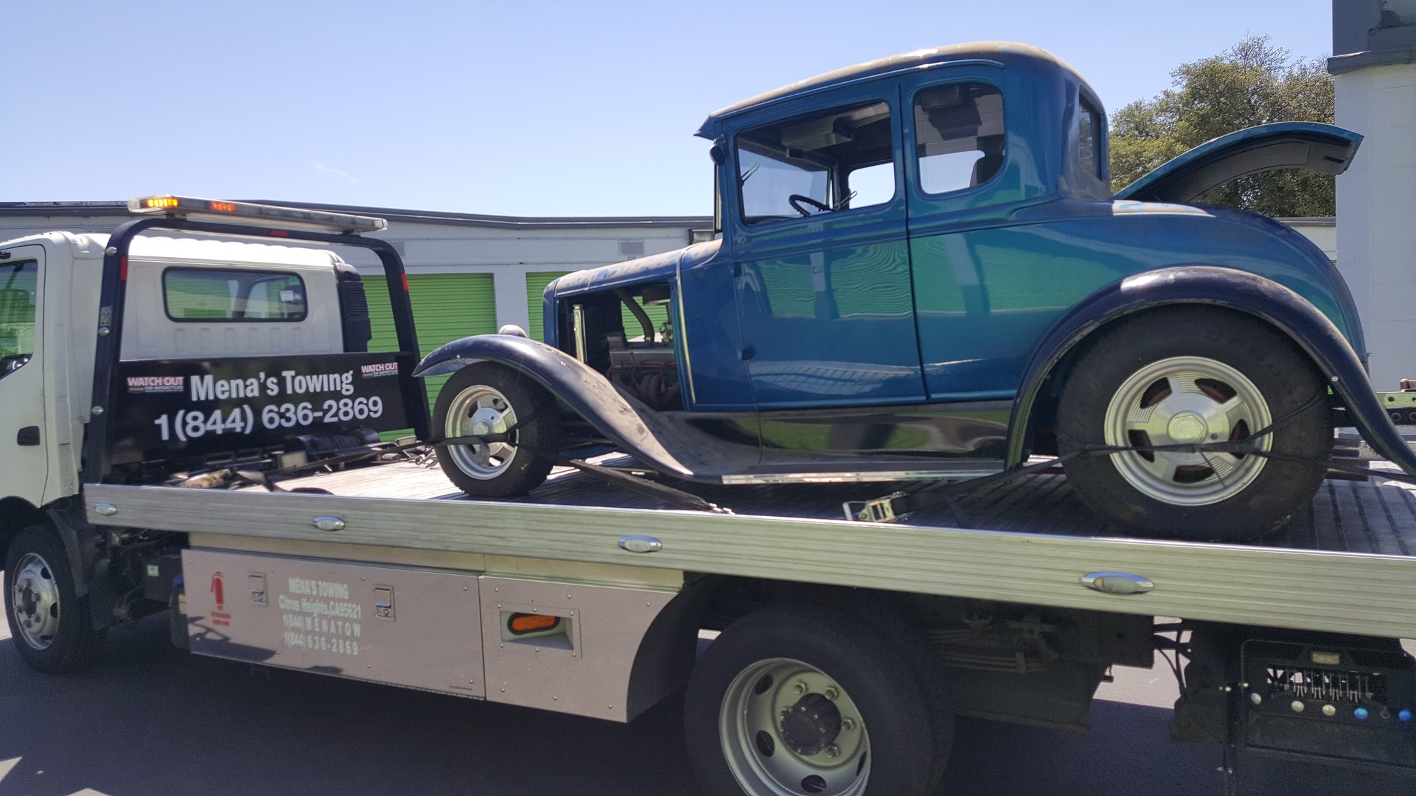 Mena's Towing Facebook ad: Towing service and roadside assistance