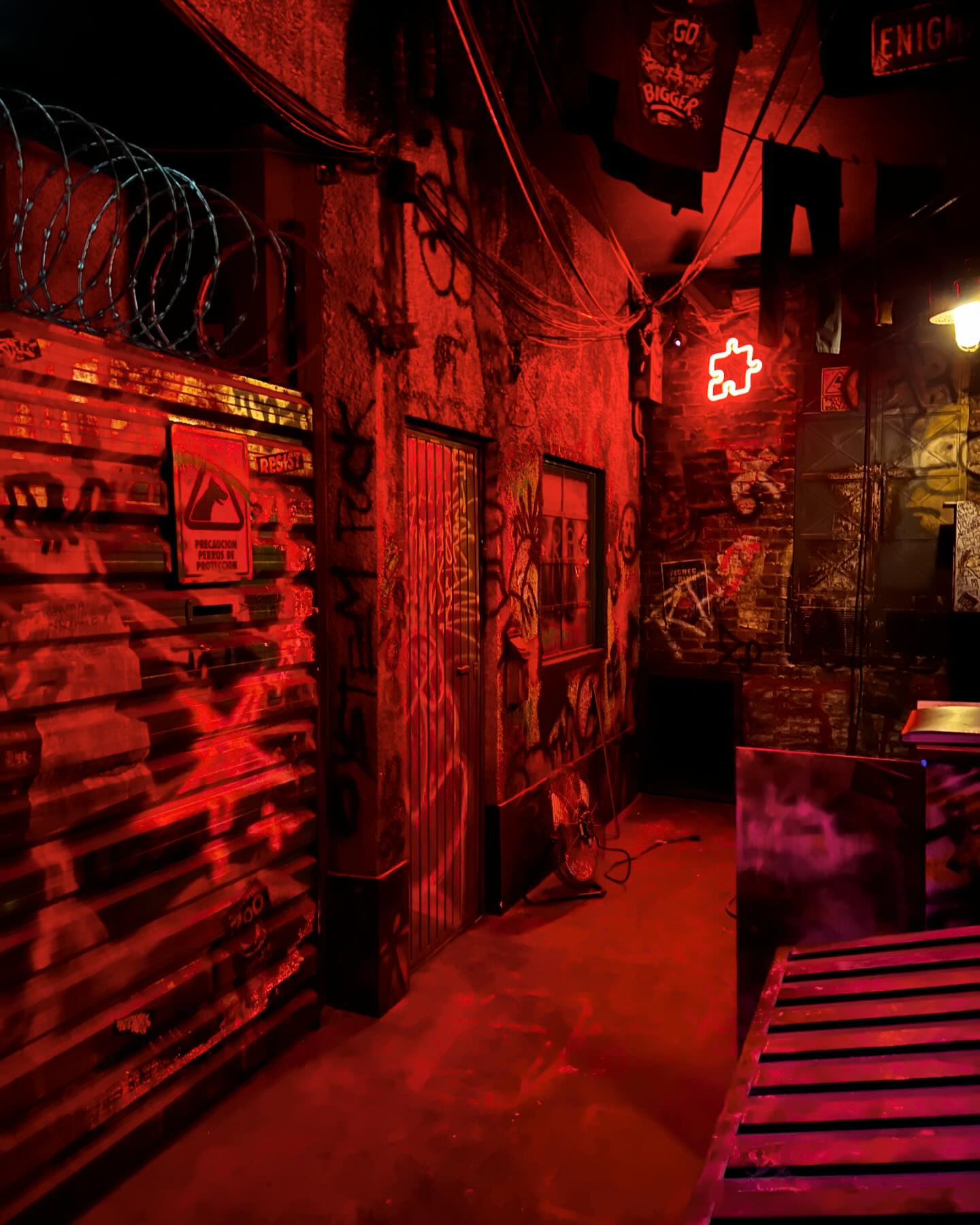 Enigma Rooms Facebook ad: SE PARTE DE LA ANARQUÍA.