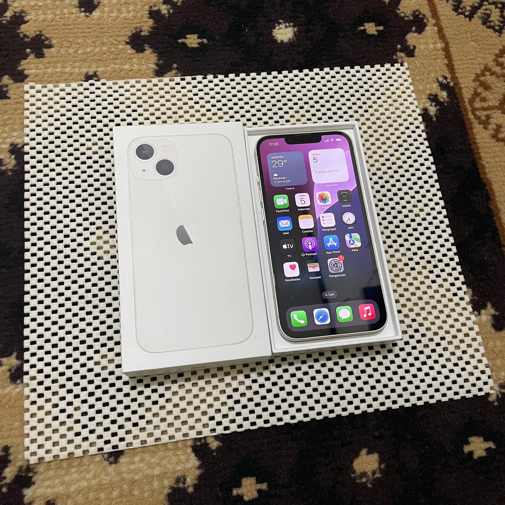 jual iPhone Facebook ad: iPhone 13 128GB iBox