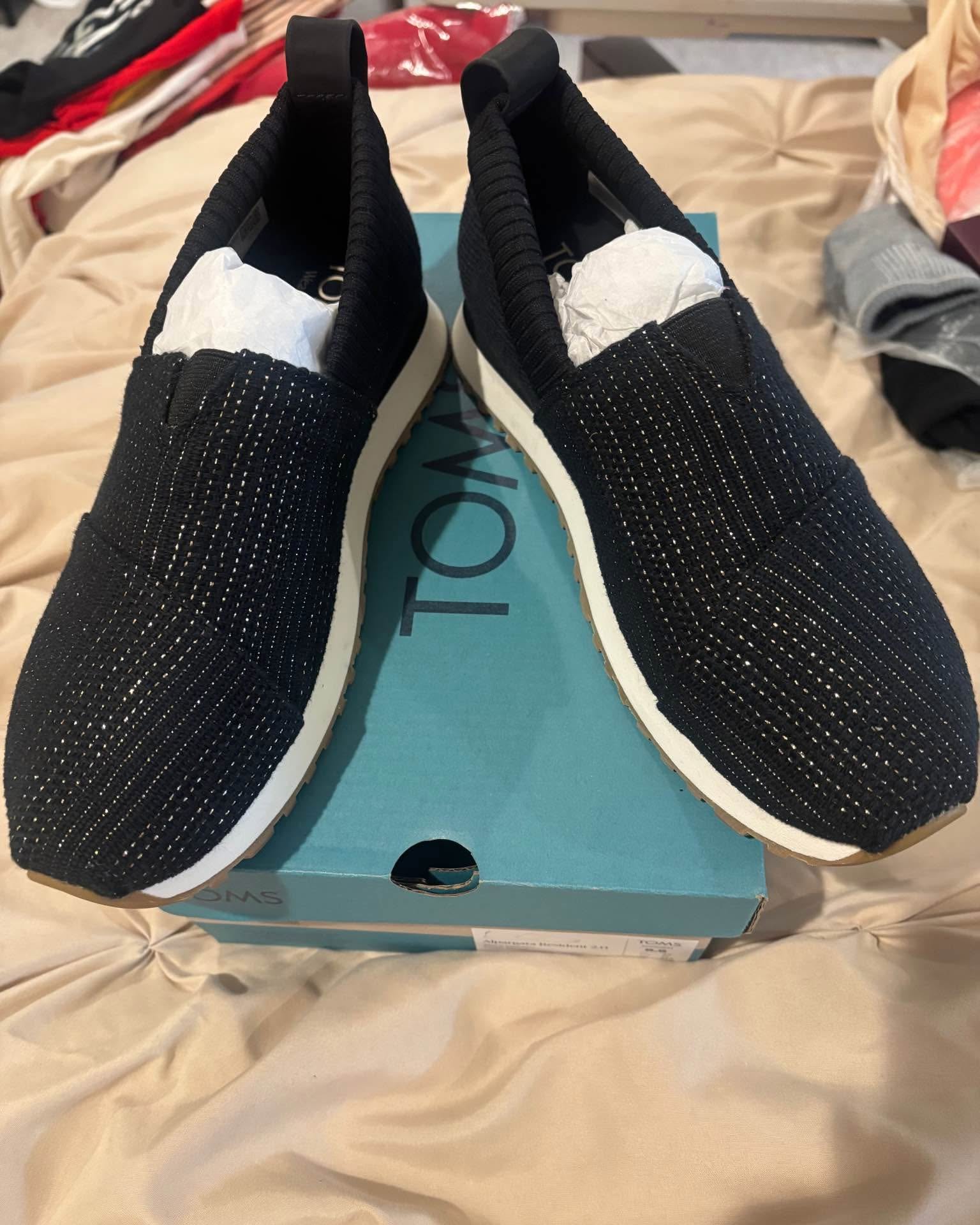 Jenn Gosche Facebook ad: Black Anne Klein dress shoes Sz 6.5