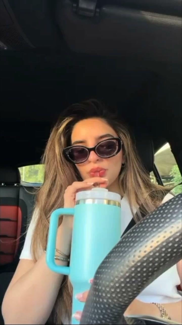 Feel Facebook ad: تسوقي مع خصم 20%