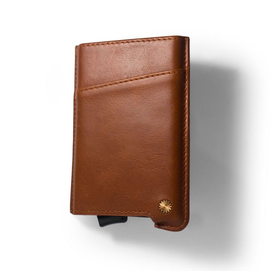 Revelot Facebook ad: Smart Genuine Leather Wallets Designed For Your Everyday…