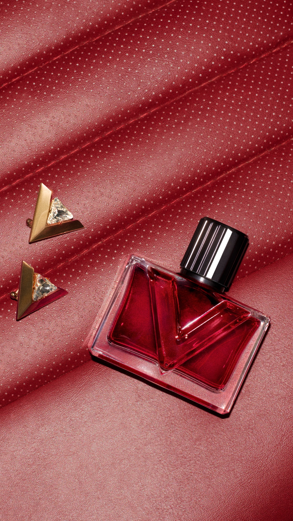 Valentino Beauty Facebook ad: Entdecke Vendetta