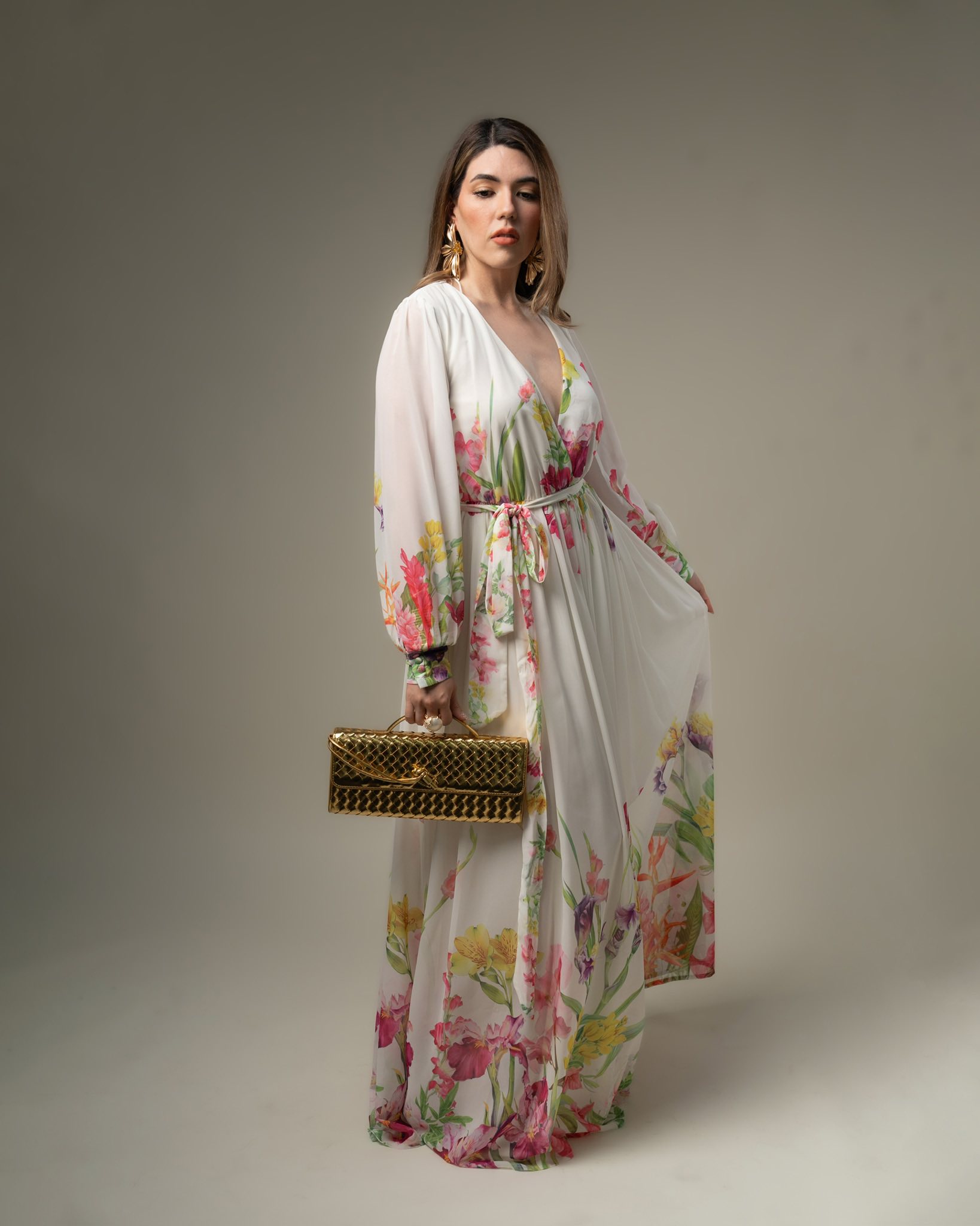 Galia Boutique Facebook ad: Estilo que celebra a mamá Desliza para ver…