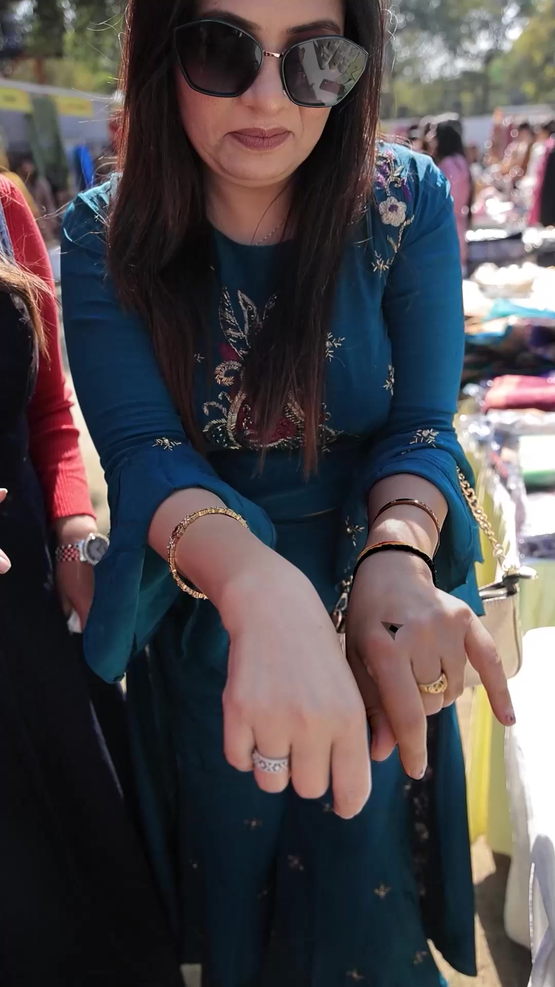 Sanfe India Facebook ad: Dead Skin Out, Glow In