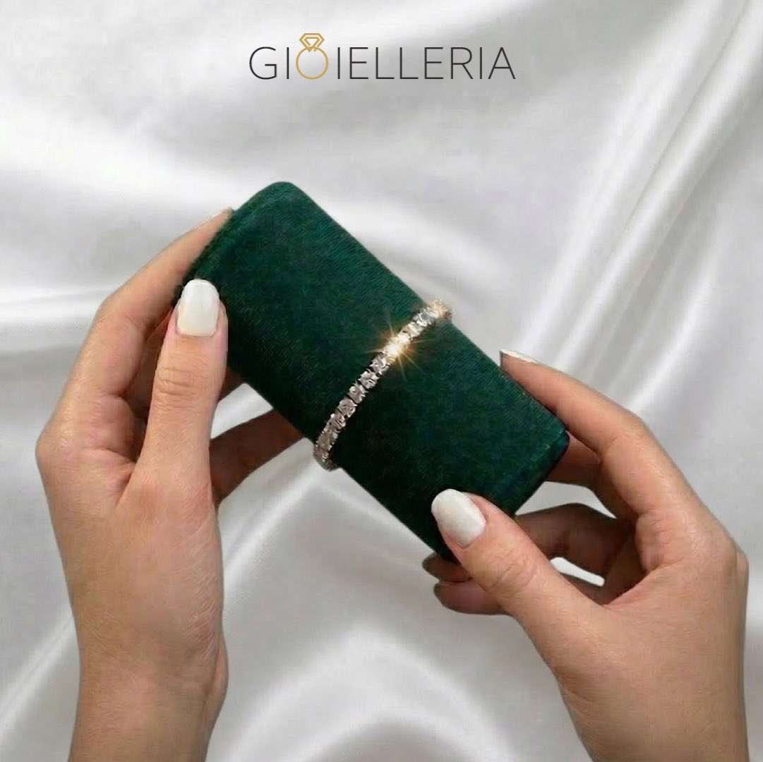 Gioielleria Facebook ad: لسا محتارة بهدية العيد؟