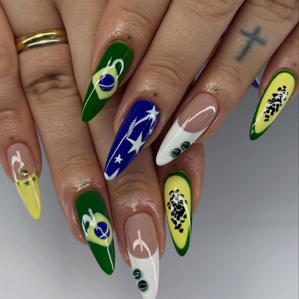 Valash Beauty cejas y pestañas Facebook ad: NAILS FOR THE WORLD CUP