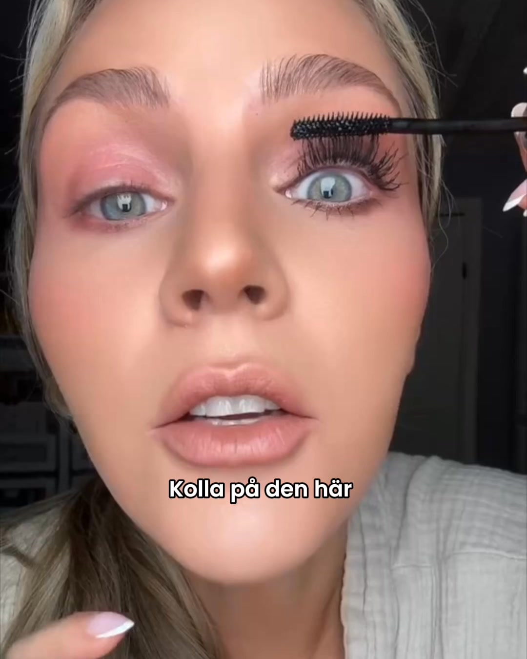 Lenoites Facebook ad: Revolutionerande hybrid av serum och mascara - för längre…