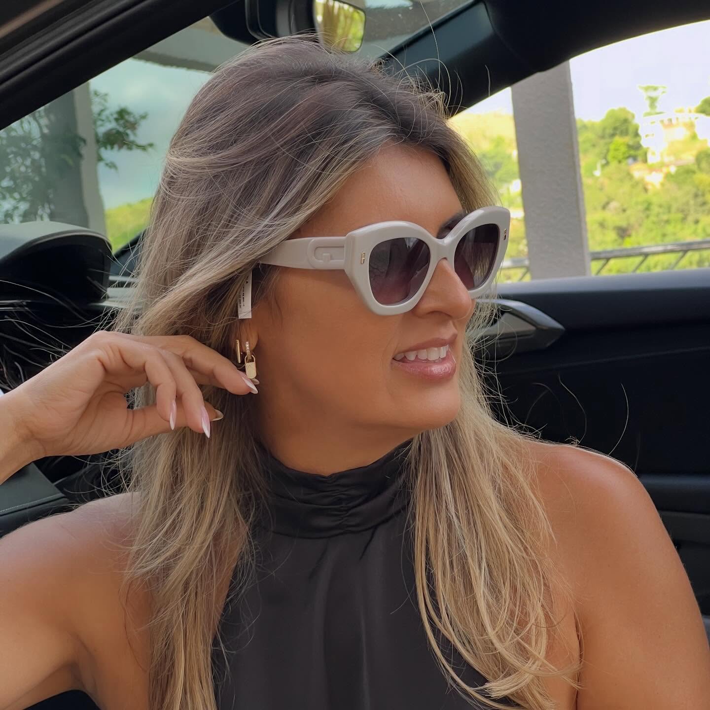 Óticas Precisão - Grupo Andrade Facebook ad: Clássico na forma, elegante nos detalhes e sofisticado…