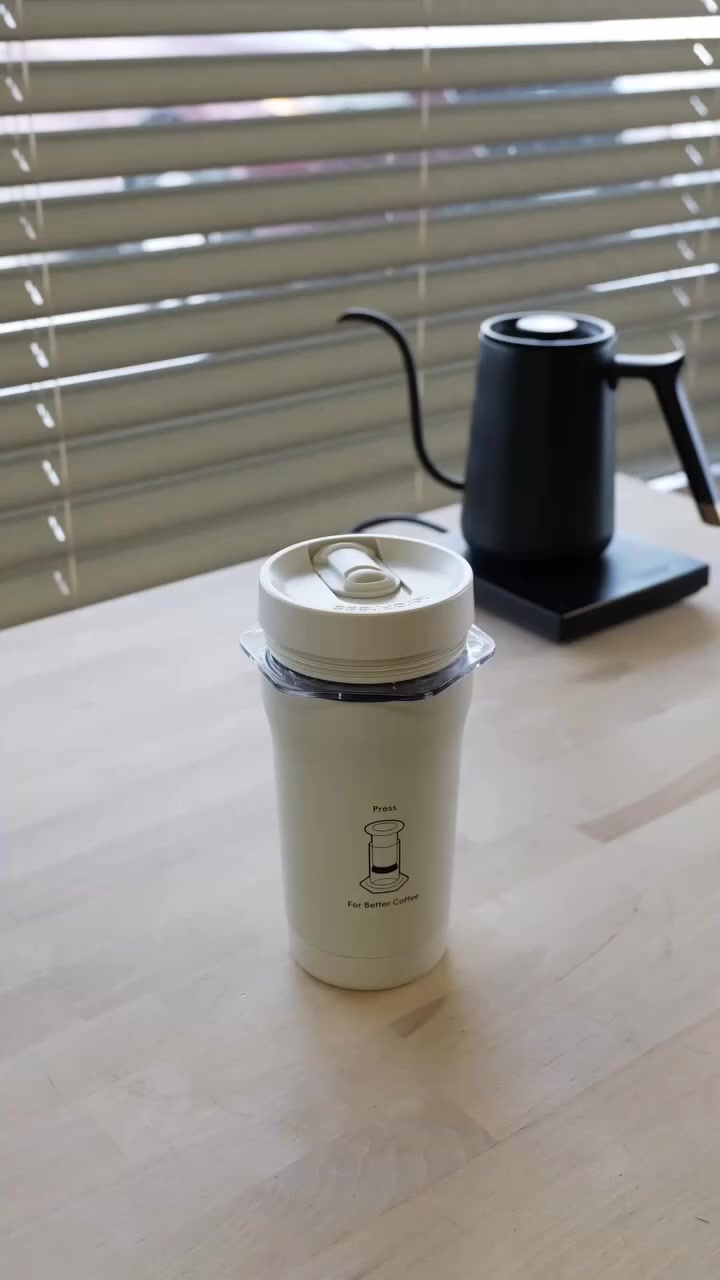 AeroPress Facebook ad: Bitterness out. Flavor in.