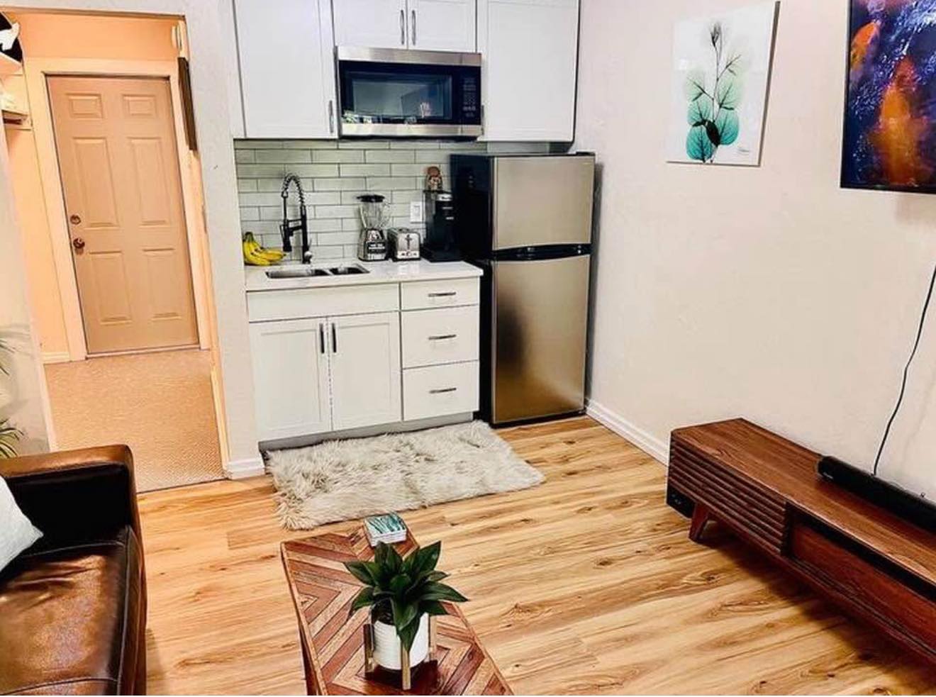 Times Square Properties Facebook ad: Downtown Saint Petersburg’s Premier Leasing Company!