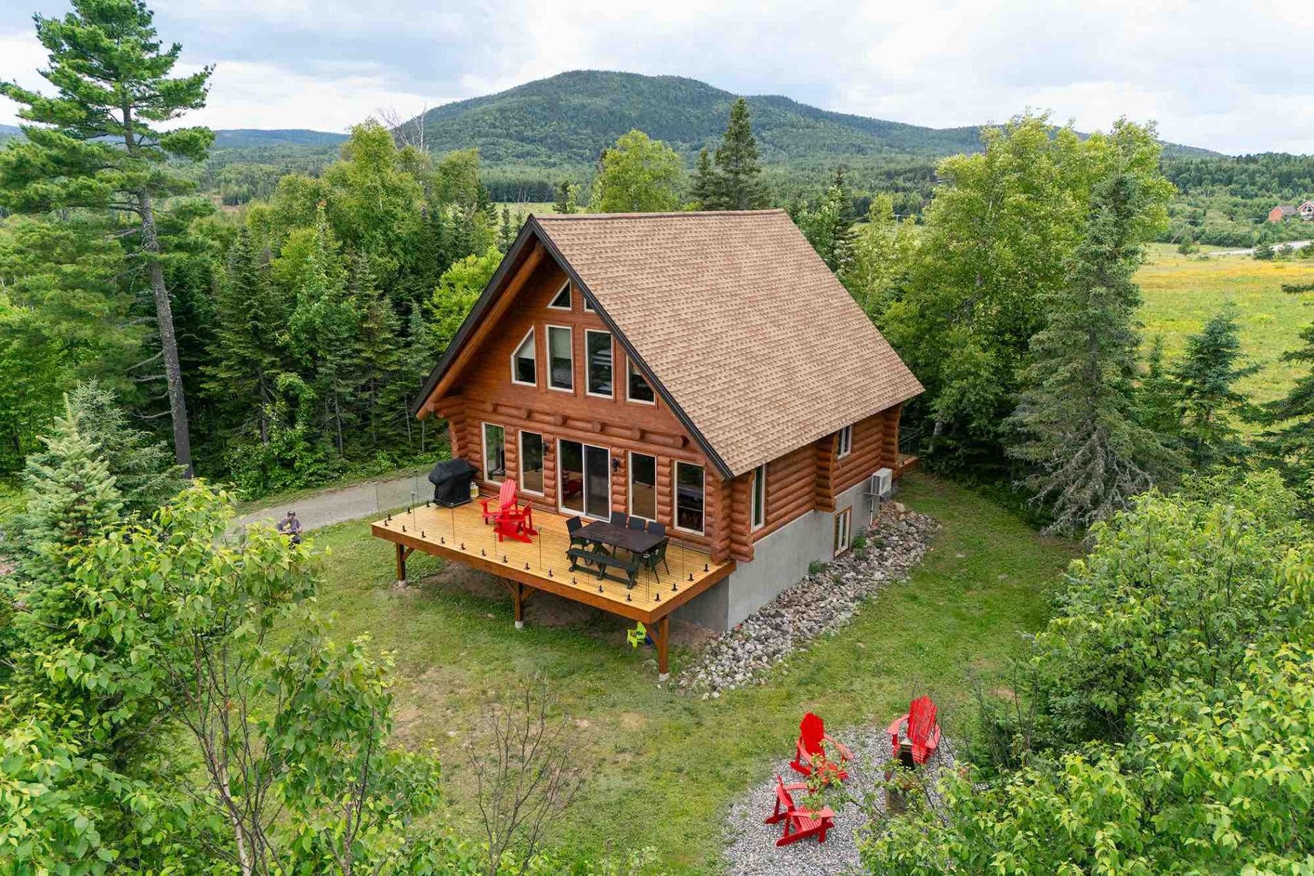 Rëzerve - Chalets Charlevoix Facebook ad: Louez un chalet Rëzerve et passez un séjour…