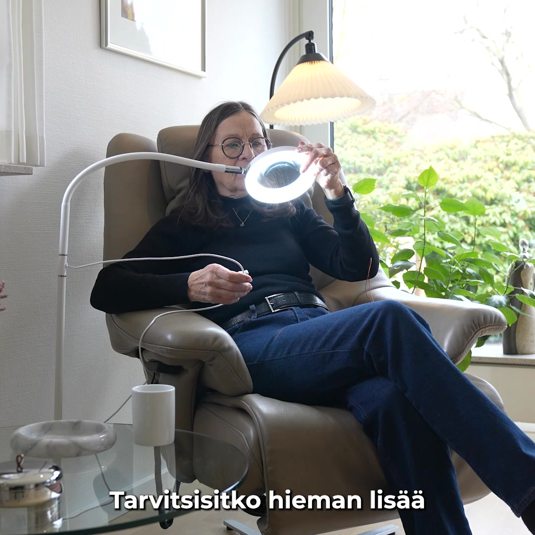 Seniorlife.fi Facebook ad: 2-in-1 suurennuslasilamppu
