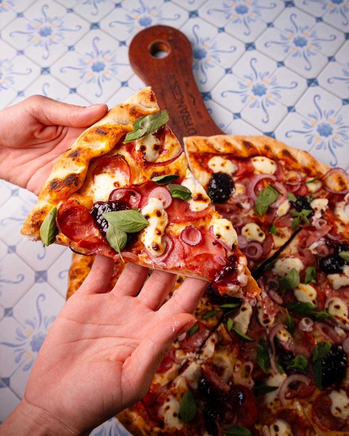 Mermapizzaria Facebook ad: Mermã… a Amora Maranhense é daquele jeito que…