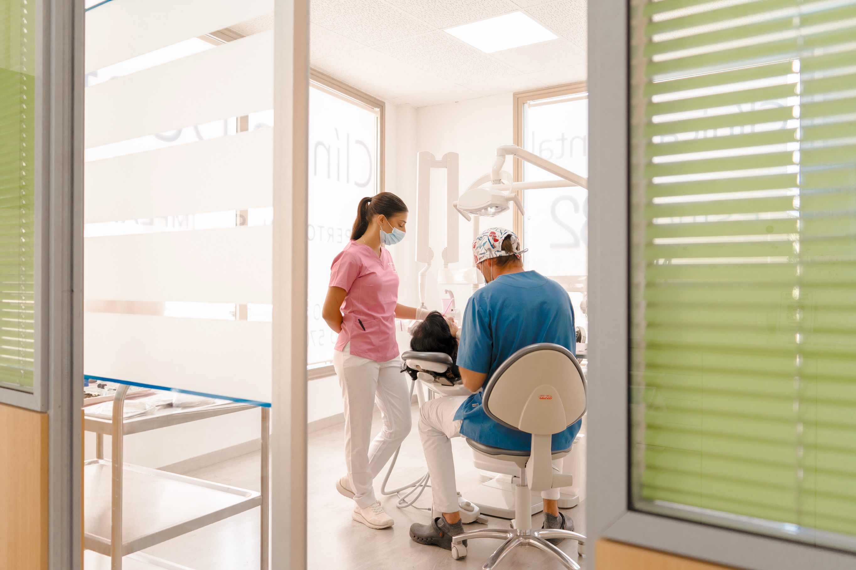 Clinica Dental Estudio32 Facebook ad: Una sonrisa cuidada empieza por confiar en el…