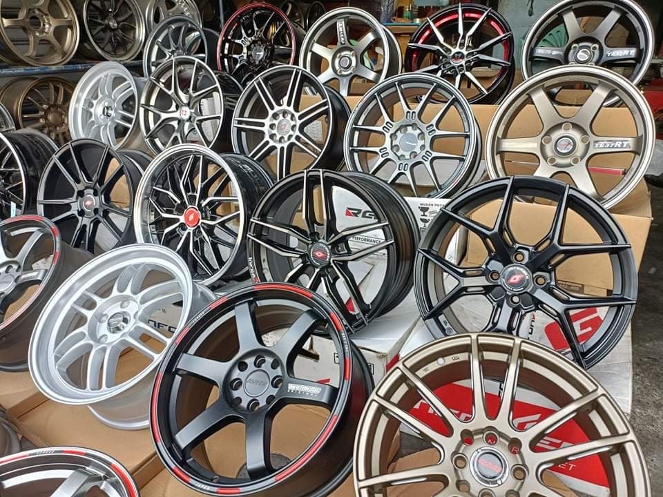 Jacob's Mags and Tires Facebook ad: Send us Message Now