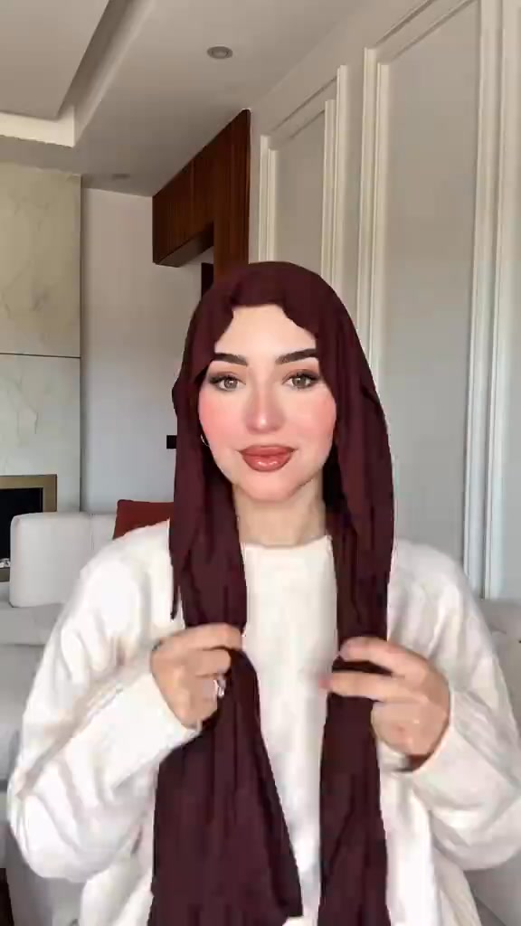 élégance foulards Facebook ad: عيتي من الشال اللي كيزلق كل شوية؟ جربي…
