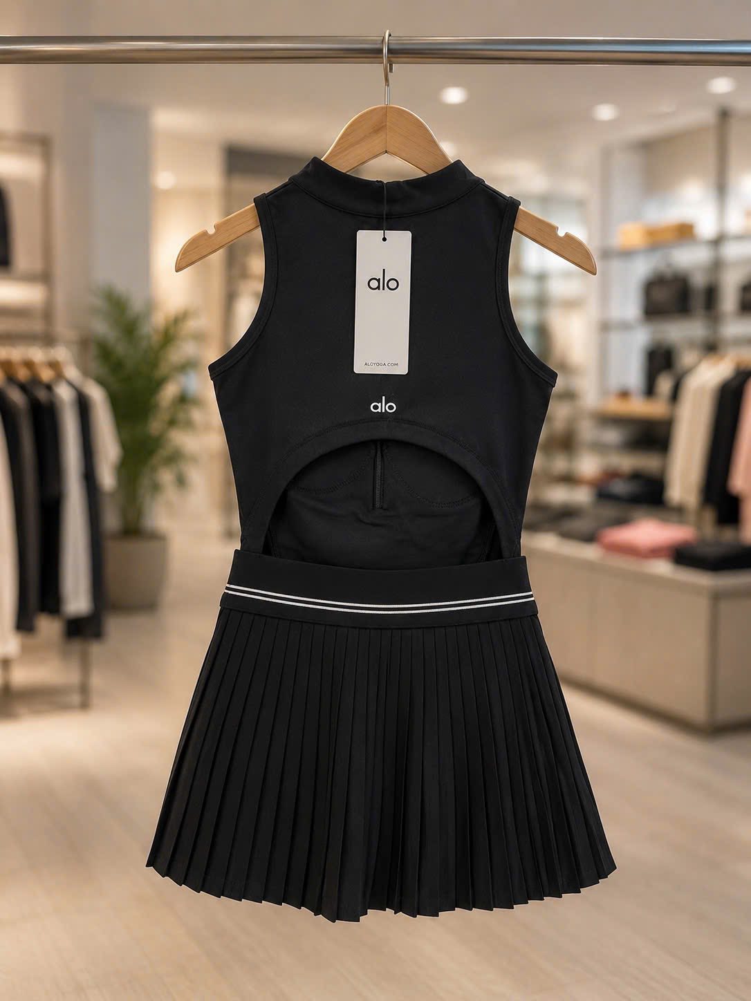 LEE HANG Luxury Fashion Facebook ad: Váy ALO xinh cho ce ạ