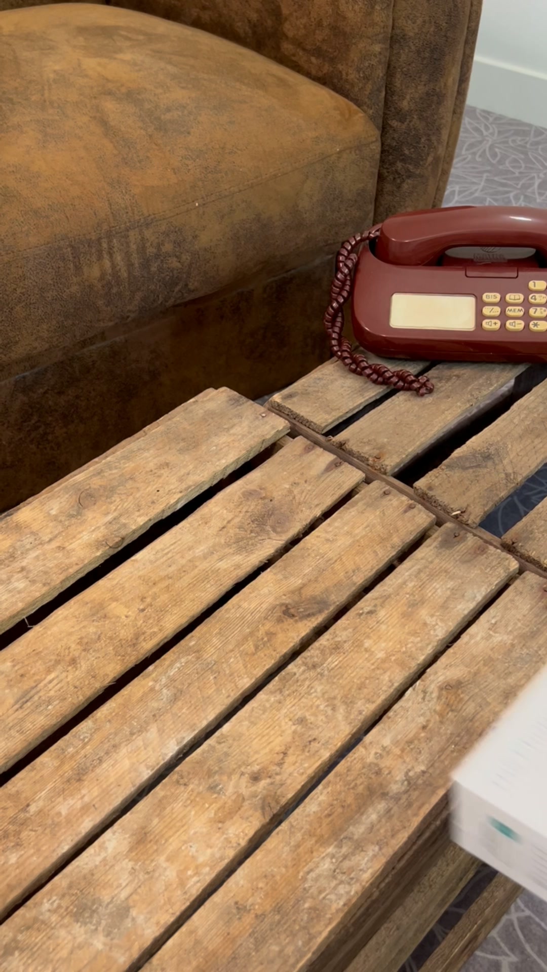 ThePhone Facebook ad: Son premier téléphone, prêt à l'emploi!
