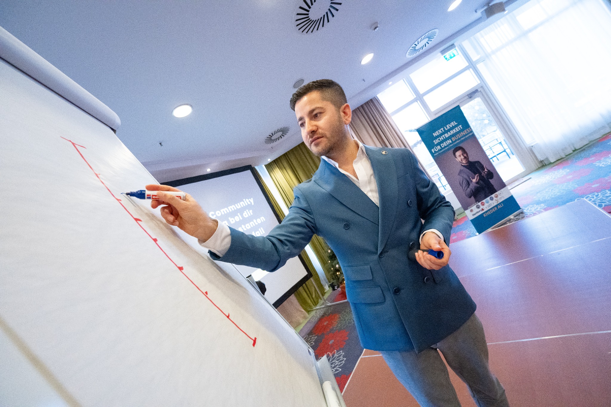 Kheder Ali Facebook ad: Für Coaches: 5-stellige Monatsumsätze. 100% organisch.