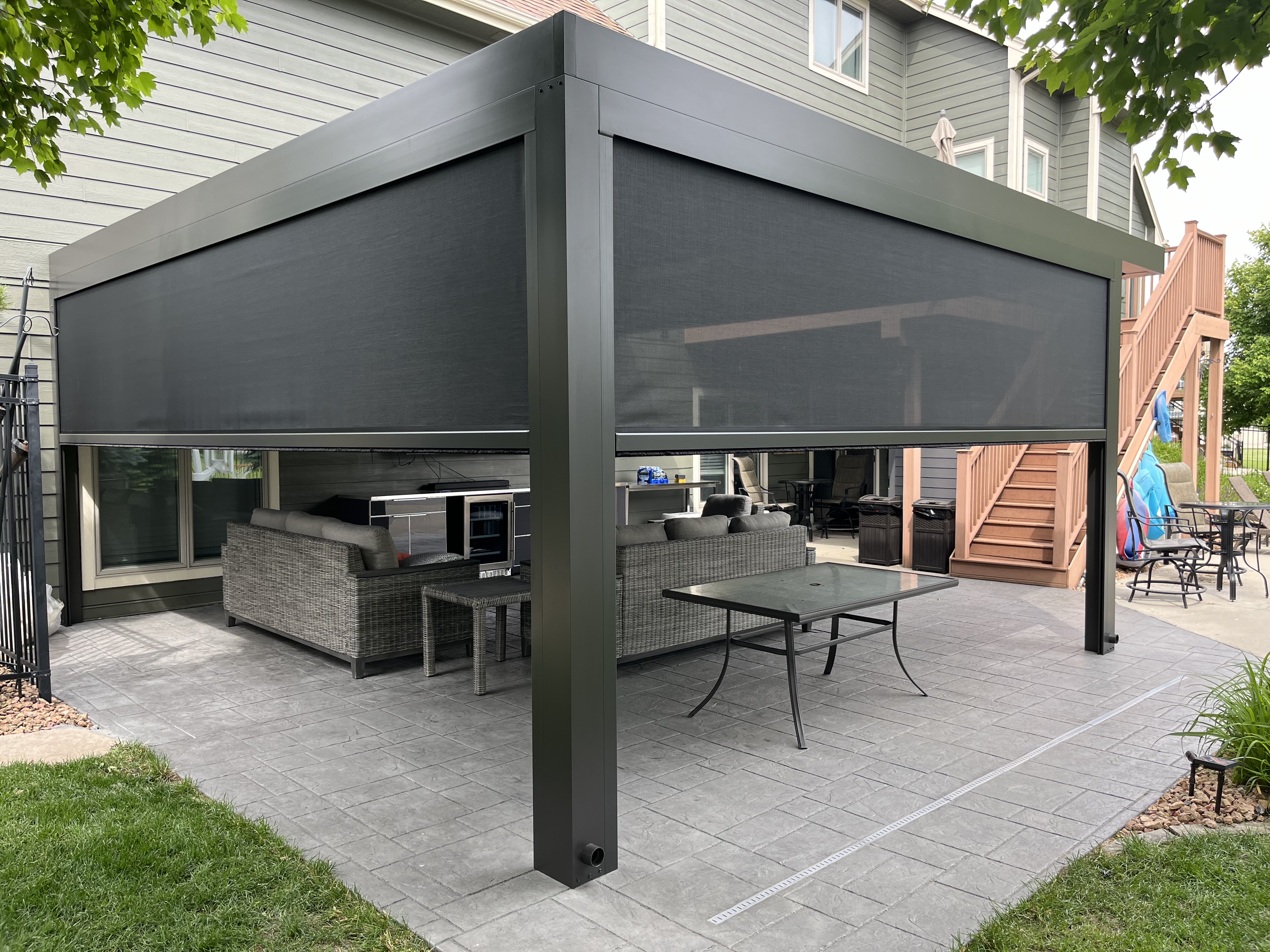 Paramount Pergolas Facebook ad: Magnatrack Screens