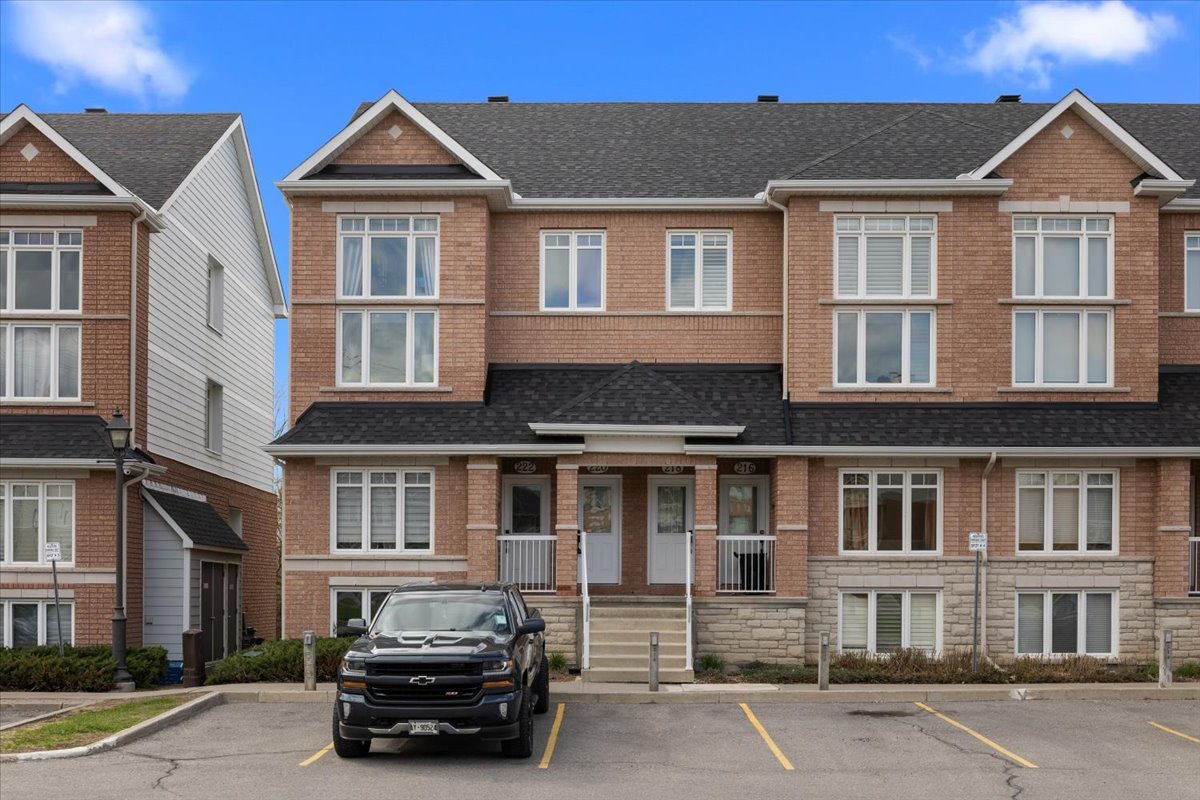 Jordan Stitt Facebook ad: 2 Beds 2 Baths Townhouse