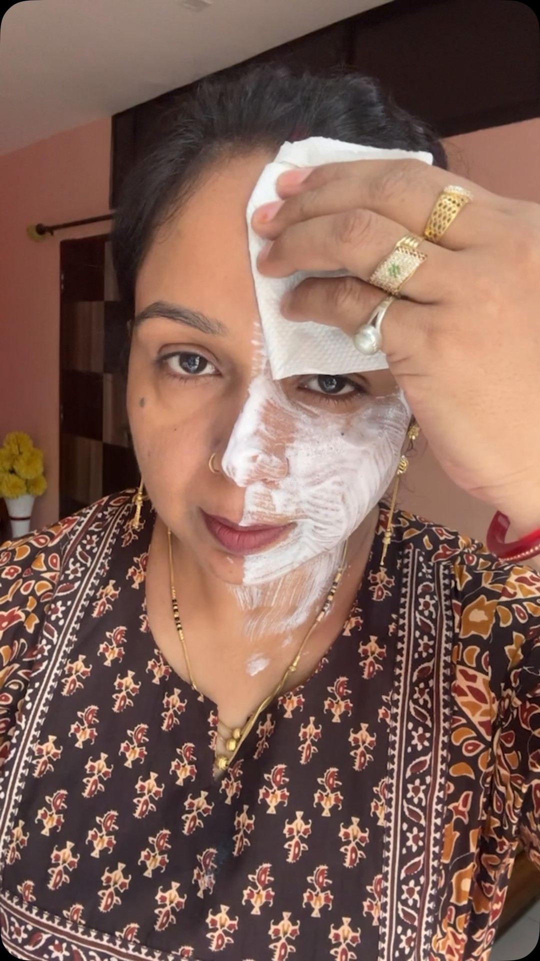 Niconi Facebook ad: Ghar baithe baithe tan nikale Niconi Tan Vanish…