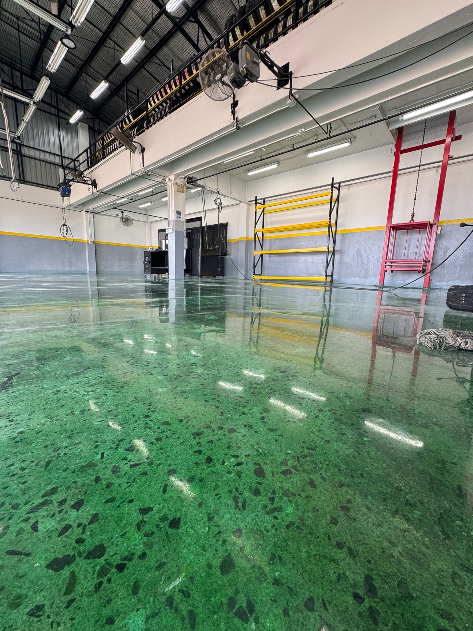 พื้นอีพ็อกซี่ พื้นพียู พื้นโรงงาน SOV Epoxy Corporation Co., Ltd. Facebook ad: รับทำระบบพื้น Epoxy พื้น PU