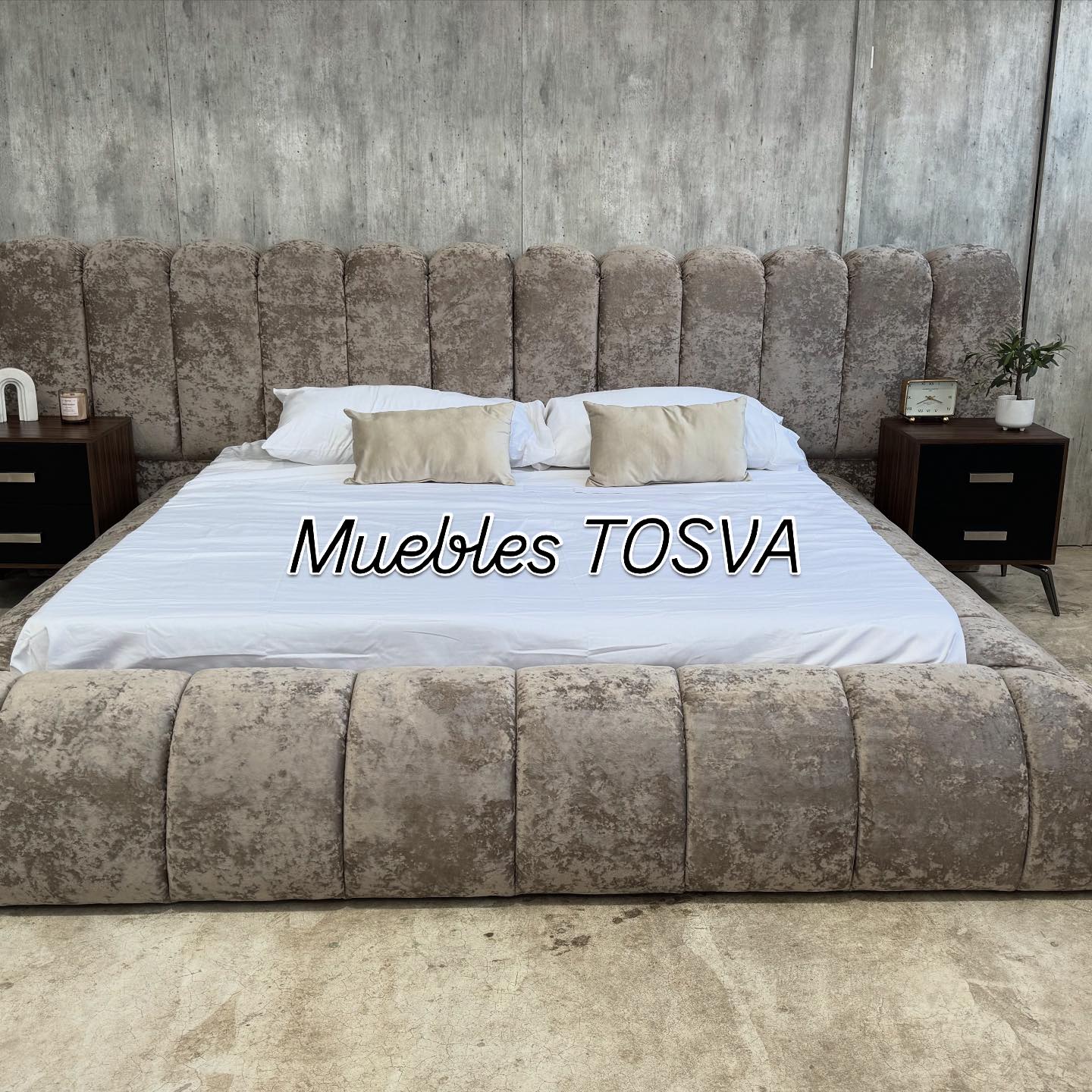 Muebles TOSVA Facebook ad: De nuestra fabrica a tu casa.