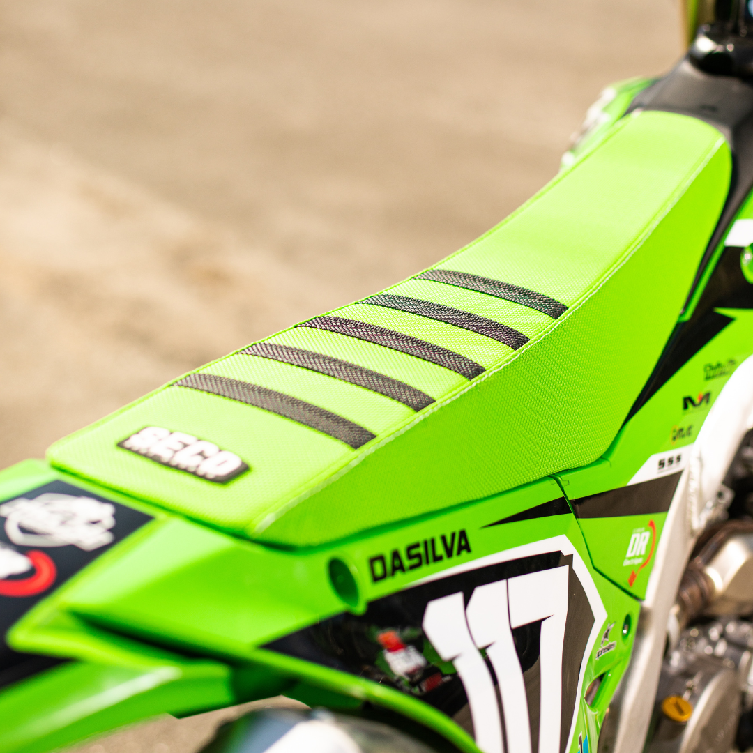 Seco seat cover Facebook ad: La saison de motocross arrive à grands pas!