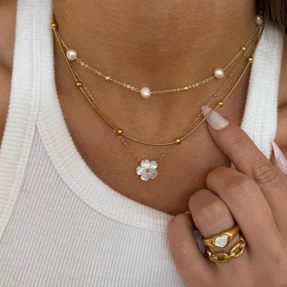 shopfejewelry Facebook ad: Late night post.