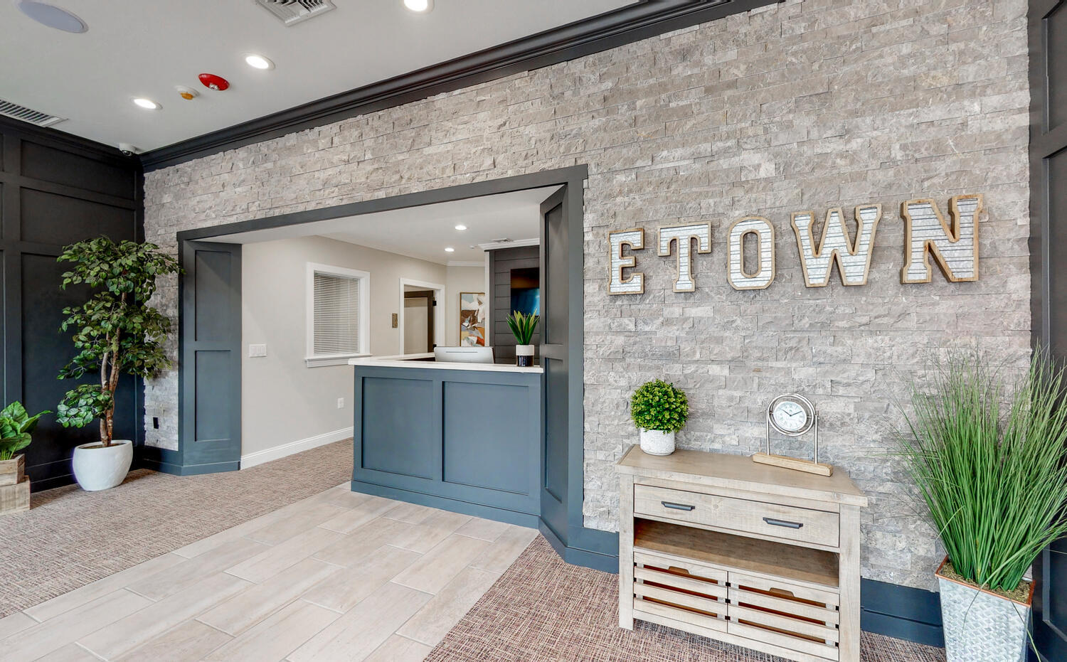 Etown Business Center Facebook ad: Discover Your Ideal Workspace at Etown Business Center!