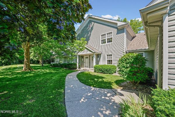 Vicki Fesh Facebook ad: 5 Olde Orchard Drive, Perrysburg, OH 43551 | MLS# 10009672