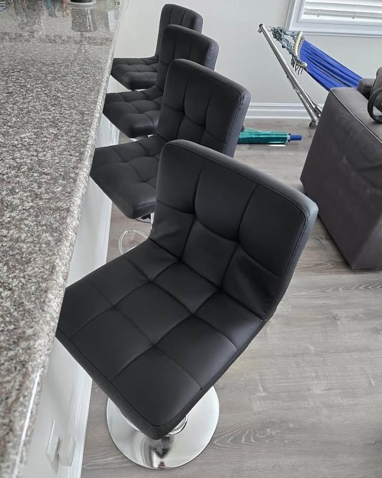 Ismo Markt Facebook ad: Set of 2 (BRAND NEW) Adjustable Bar Stools - Black Leather