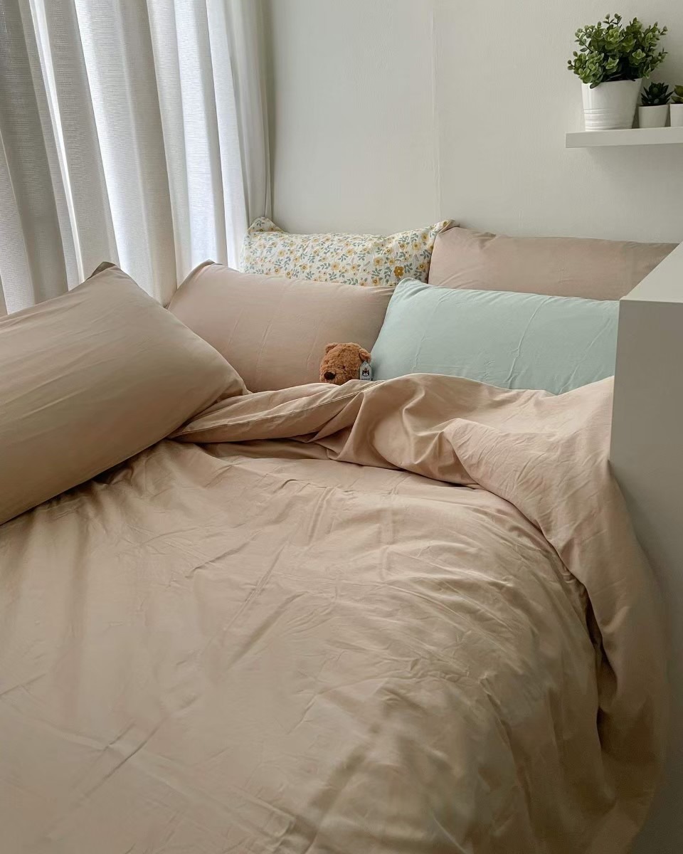 Beneath. Luxury Bedding Facebook ad