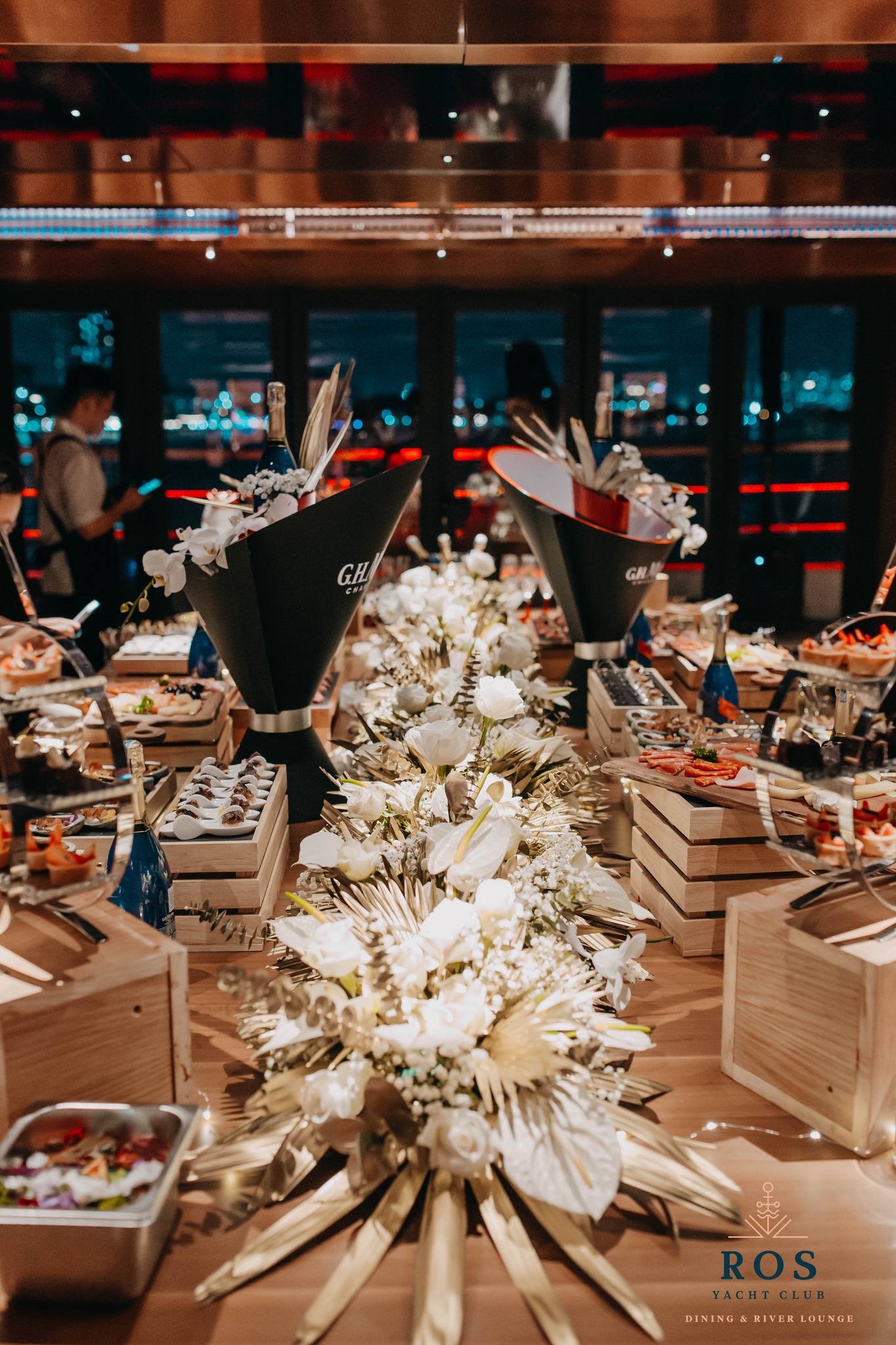 ROS - Yacht Club Facebook ad