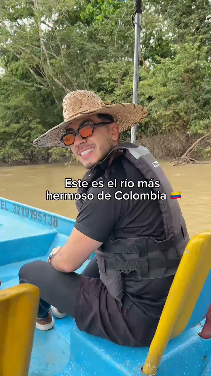 San Juan Adventures Facebook ad: Viaja con nosotros.