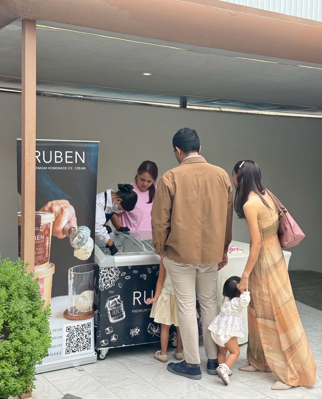 RUBEN Premium Homemade Ice Cream Facebook ad: การันตีความอร่อยโดยบ่าวสาวกว่า 1,000 คู่!