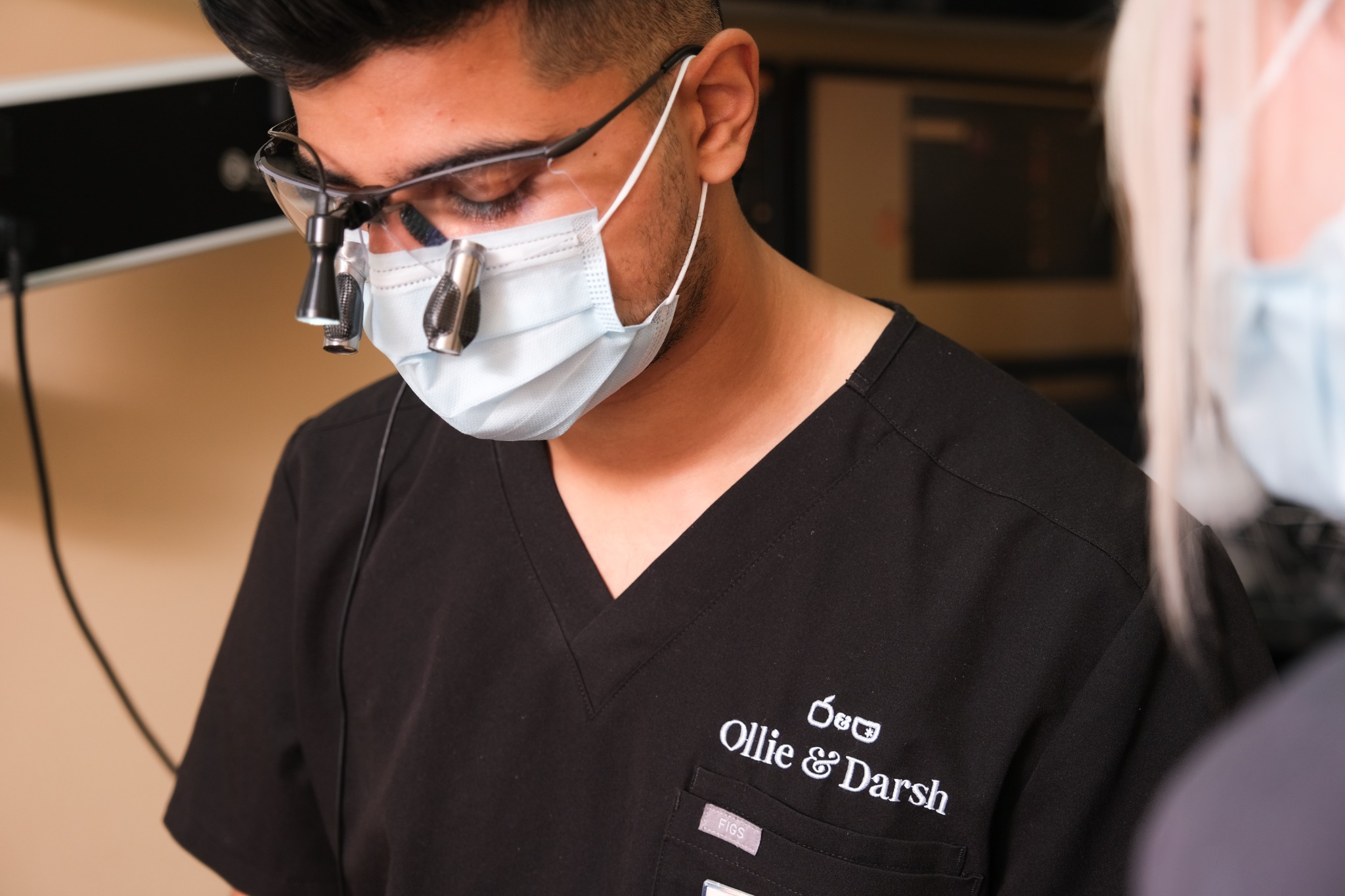 Ollie & Darsh Facebook ad: FREE Dental Implant Consultation