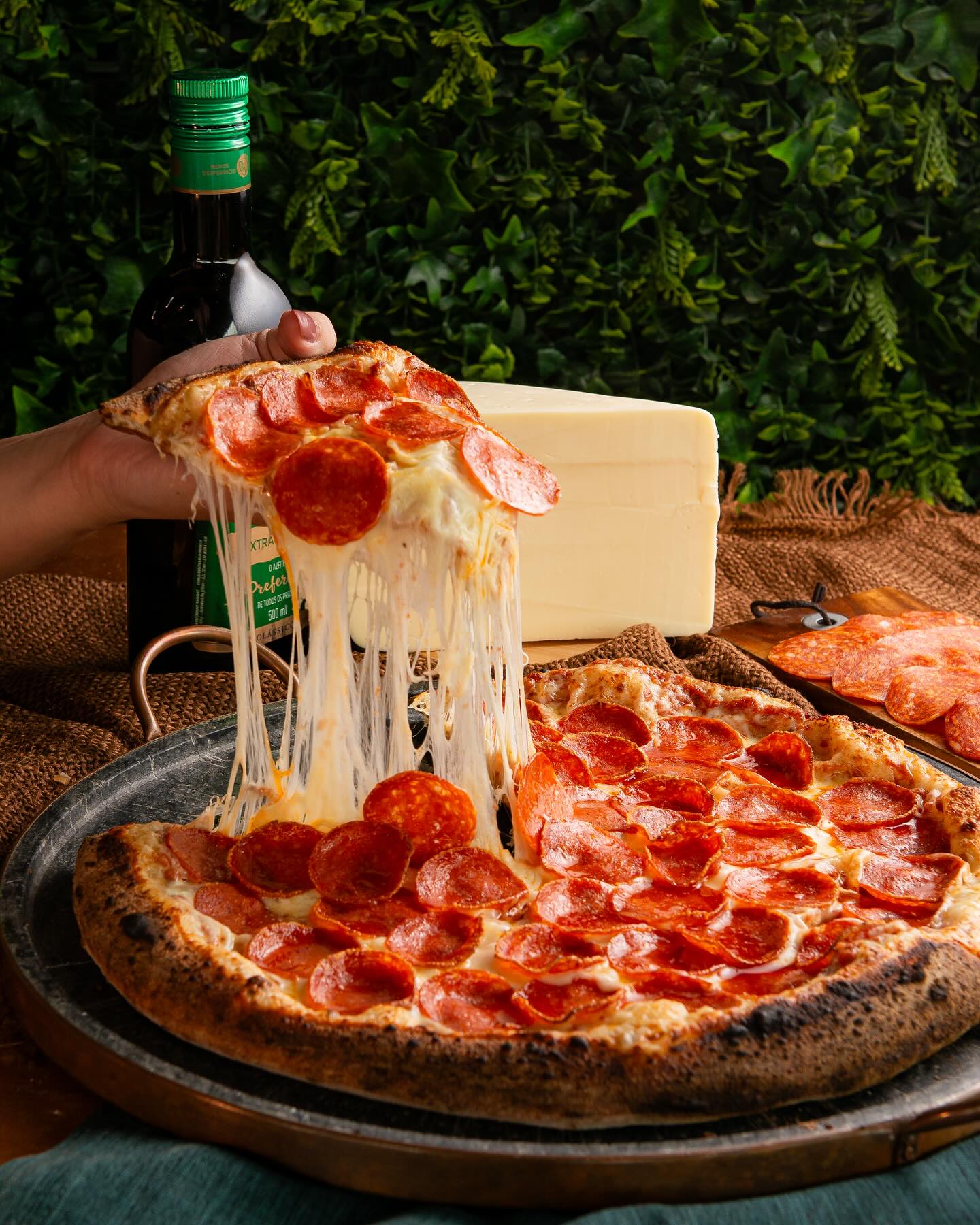 Tomato Pizzaria Artesanal Facebook ad: Hoje você merece uma delícia dessa!