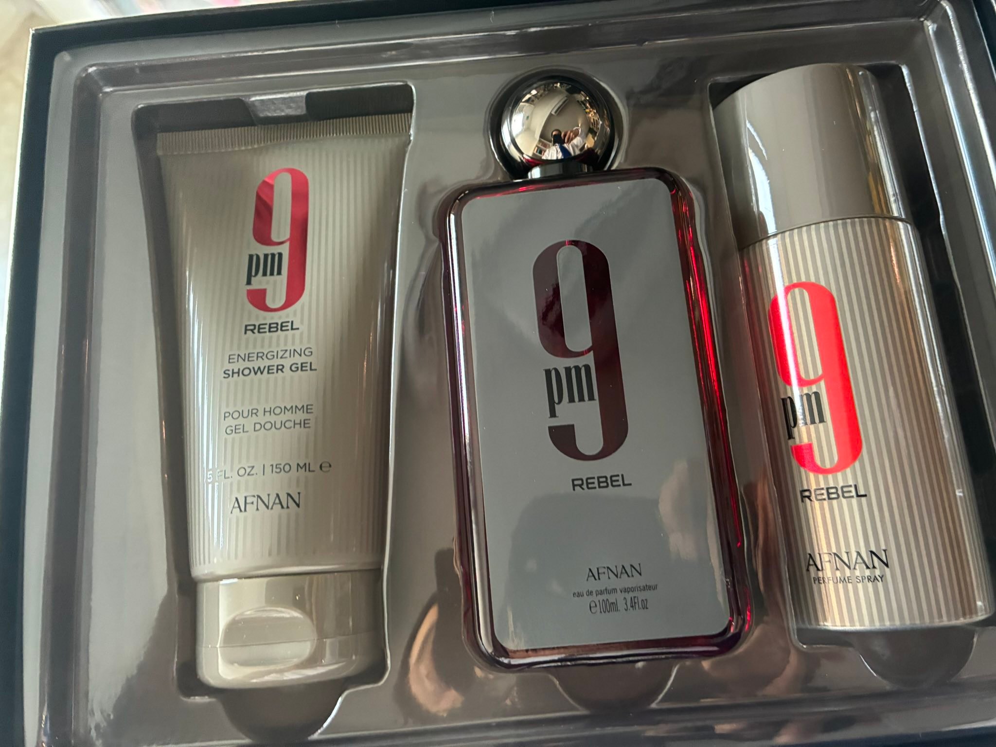VIP Parfums Facebook ad: Descubre el aroma que te define con VIP…