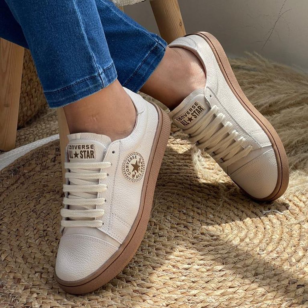 Gaia Shoes Facebook ad: TENIS en Cuero