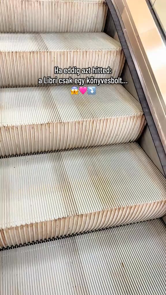 100Moments Facebook ad: Már a Líra és Libri üzletekben is!