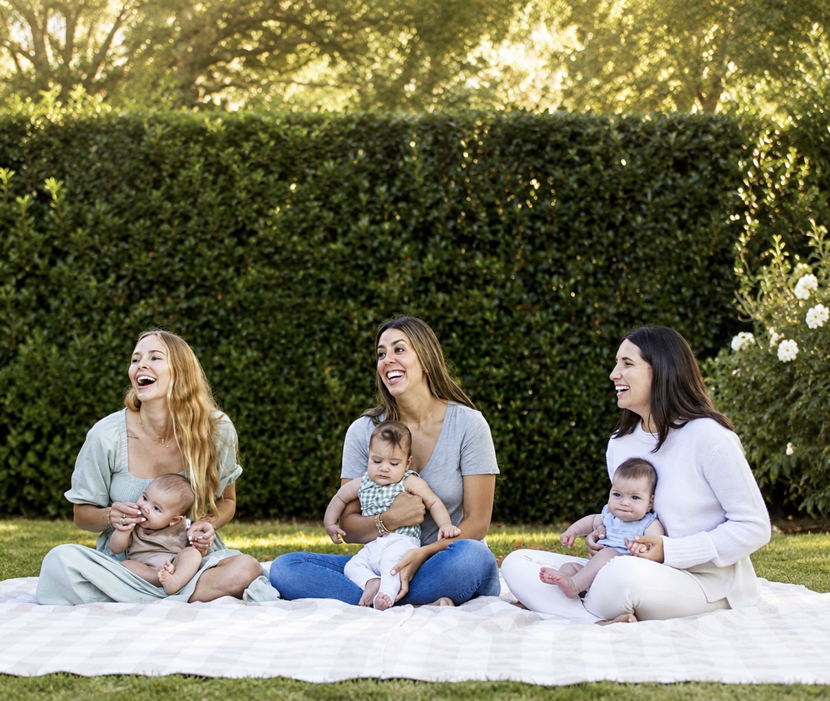 Kinship App Facebook ad: Motherhood is easier with mom friends.